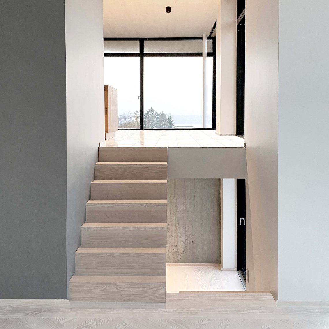 Arkitekttegnet nybygget villa i niveauer