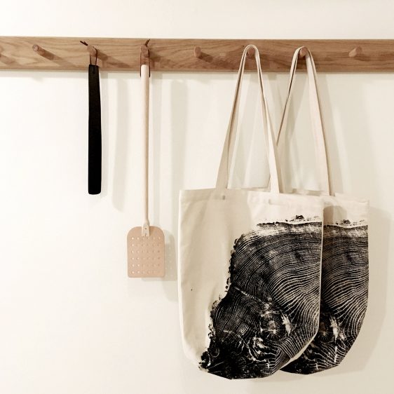 Knagerække i Dinesen country home